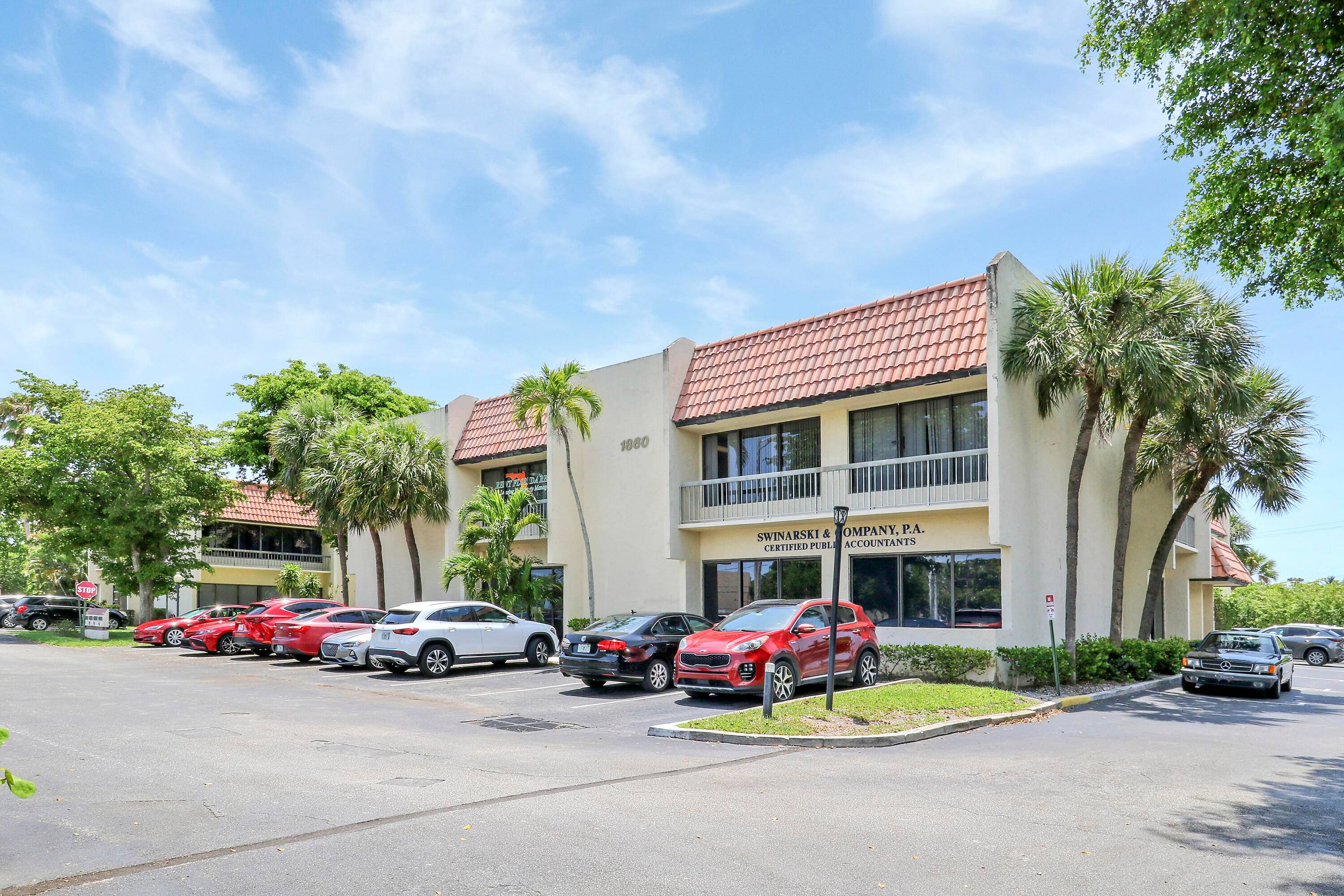 Prime 2, 400 SF first floor medical office suite in the sought after Flagler Square complex.