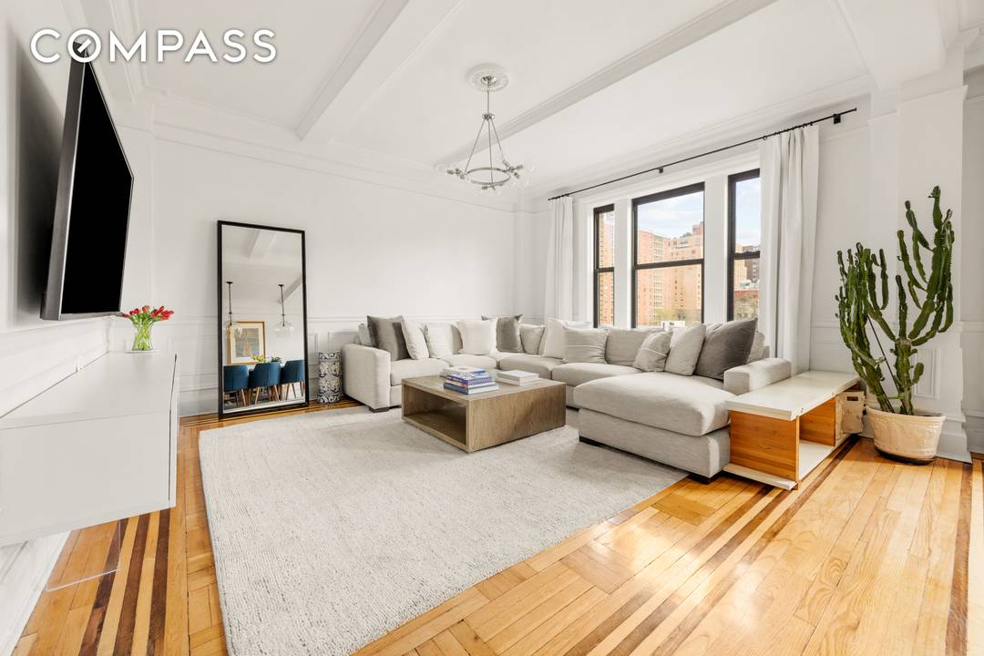 Residence 7C at 150 West 87th Street is a beautifully renovated 3 bedroom, 3 bathroom sanctuary with open views and incredible light in the heart of the Upper West Side.