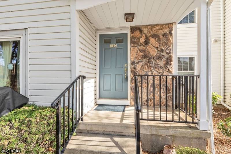 Enjoy the perfect combination of comfort, privacy, and convenience in this beautiful 2 bedroom, 2 bath end unit located adjacent to a scenic golf course in the coveted Colonnade Home ...