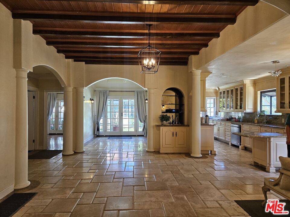 424  N Arden Blvd 4BR Mid Wilshire La