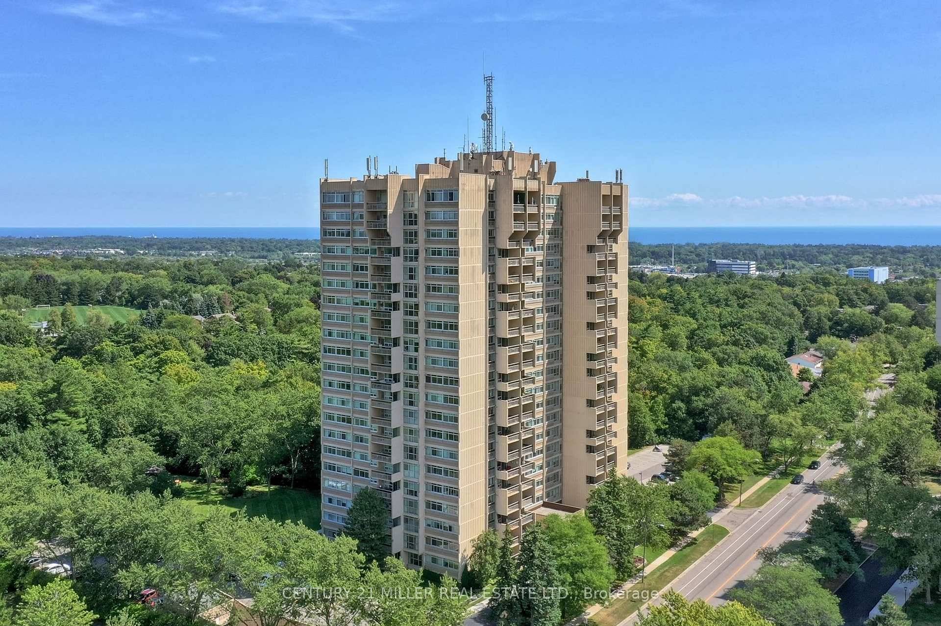 Welcome to The Oaks one of Falgarwoods most established and highly regarded condominium communities.