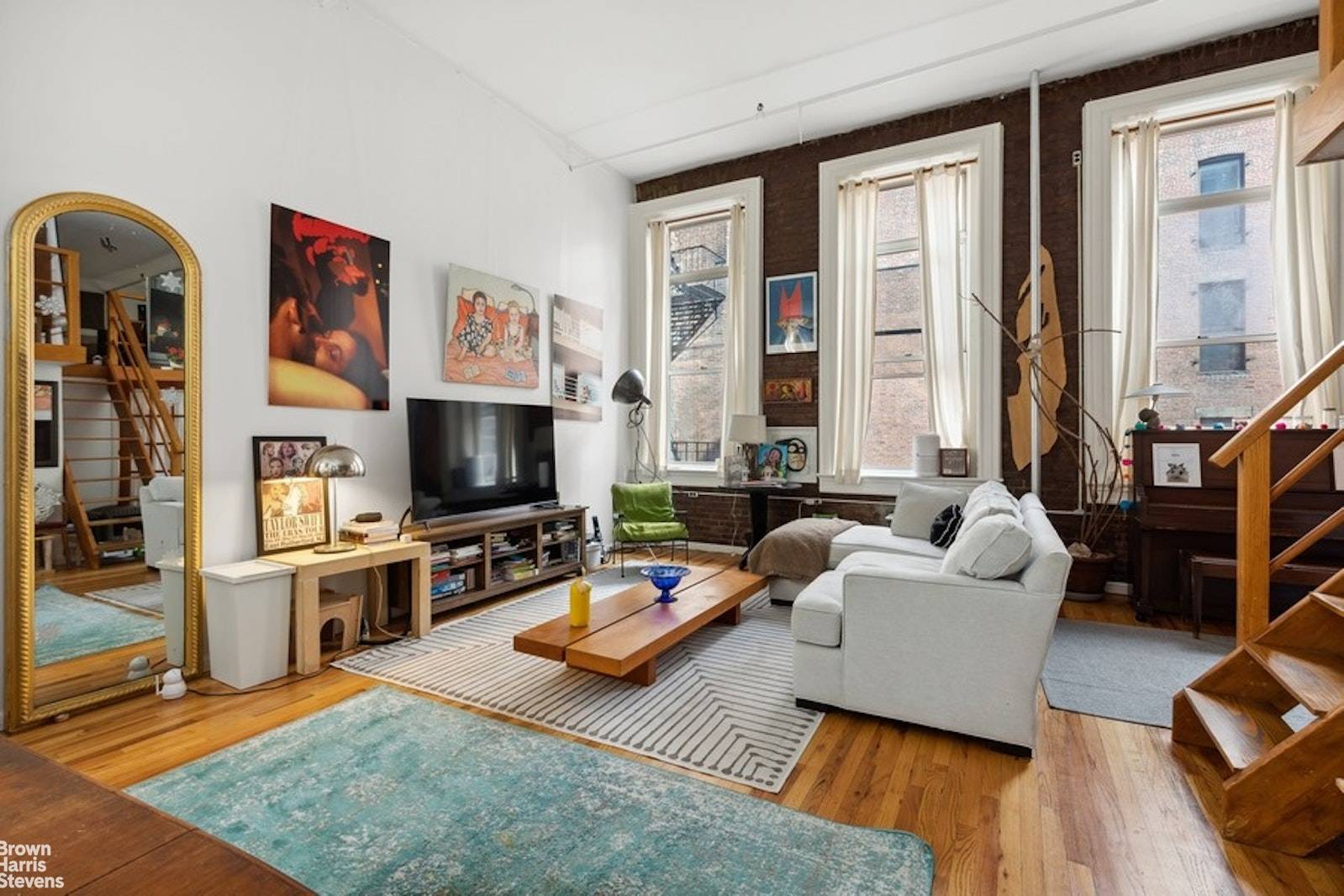 Welcome to 3J at 9 East 13th St This lovely authentic loft coop building is in the center of Greenwich Village, between 5th Avenue and University Place.