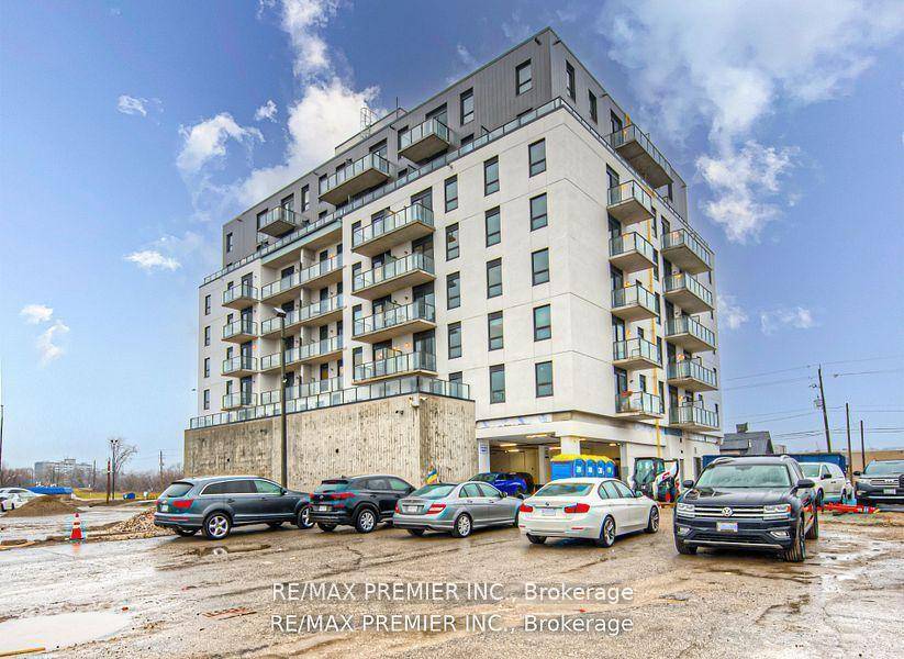 Newer boutique Grand Belle condo building in the heart of the city of Brantford, close to Laurier University and to many other important facilities, including a plaza within walking distance, ...