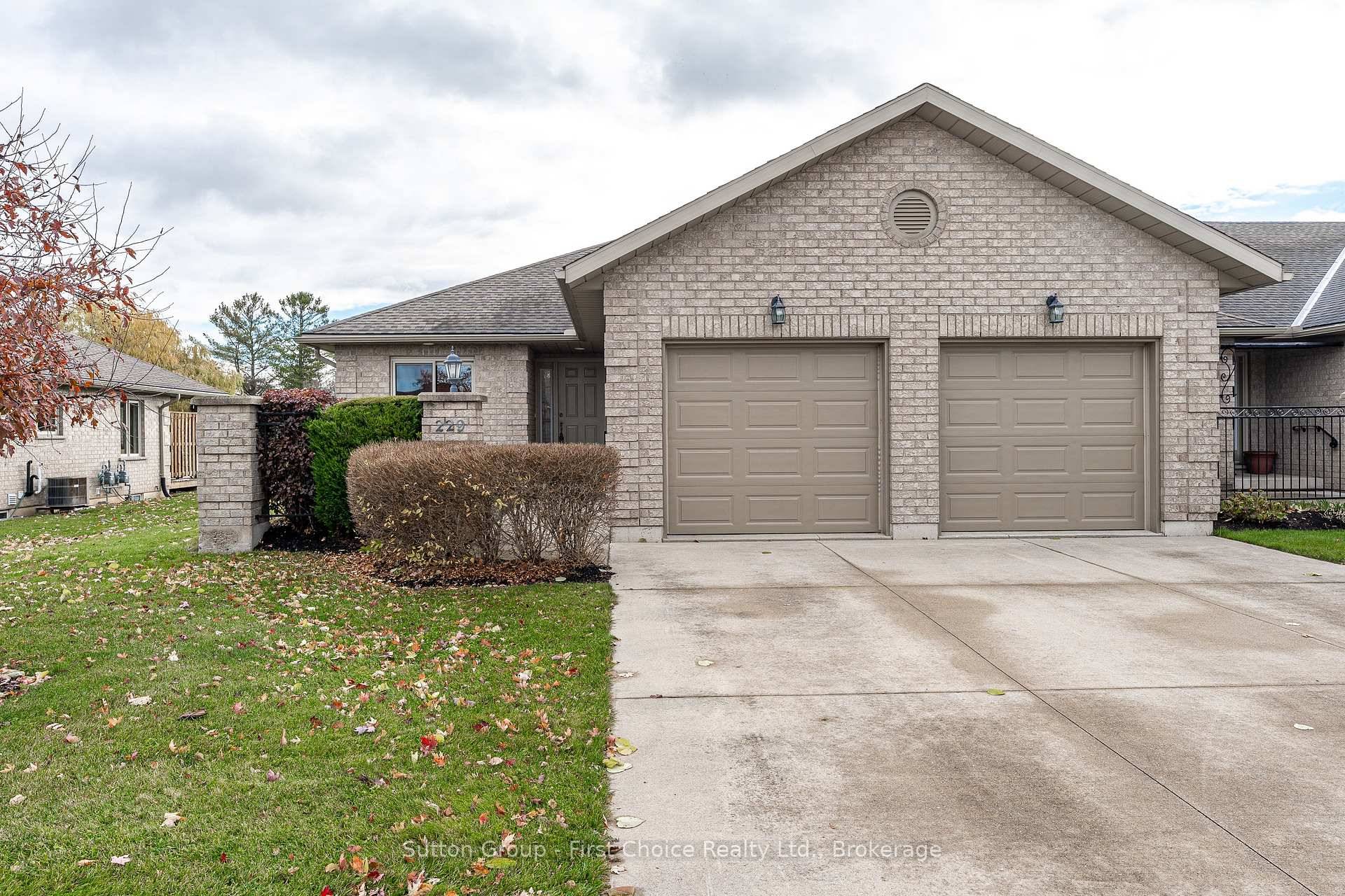 Welcome to easy, carefree living in this beautifully maintained bungalow condominium unit the perfect choice for retirees or anyone seeking comfort and simplicity.