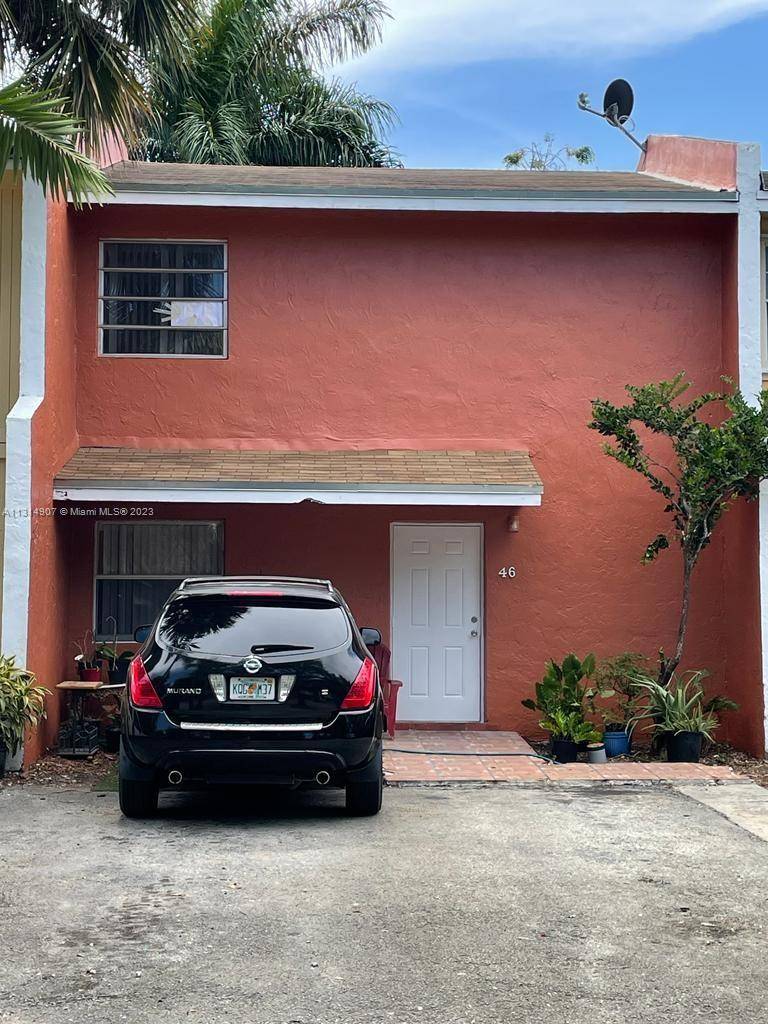 REDUCED ! ! ! Spacious 3 bedroom and 2 full bathroom townhouse in Mowry Villas.