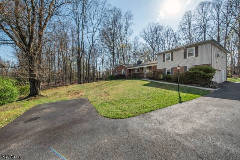 Welcome to this spacious split level home offering 4 bedrooms and 2.