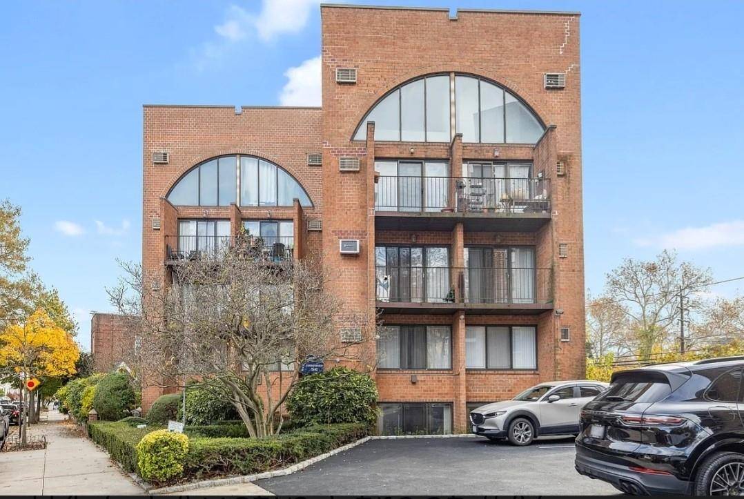 Beautiful Apt In A Great Location.
