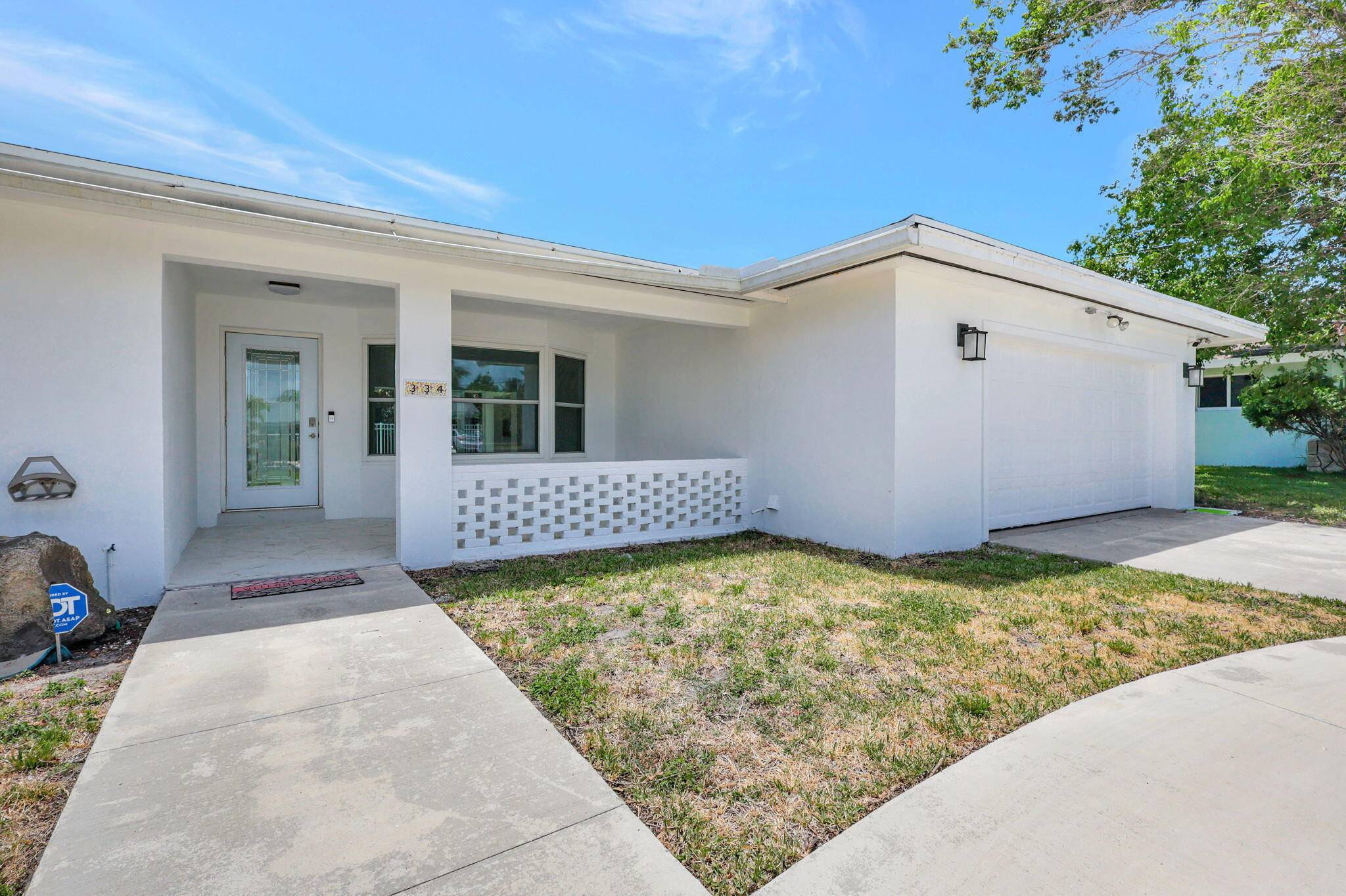 This STUNNING, RENOVATED, CBS, 3 BED, 2 BATH.