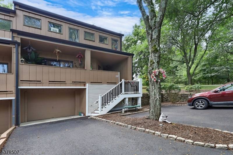 This Large end unit townhome in the desirable Lindsley Heights community of North Caldwell, This incredible 3 bedroom, 2.