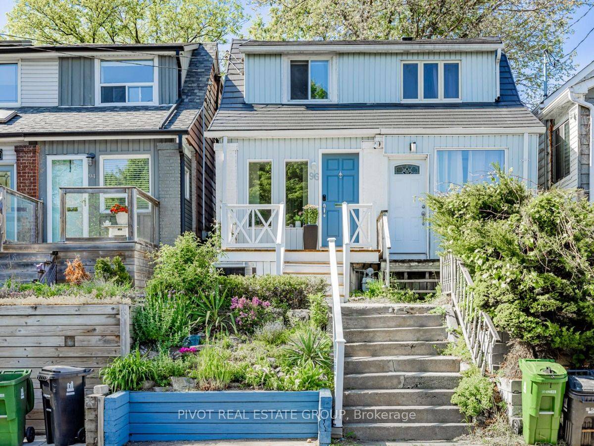 Welcome to the perfect starter home nestled peacefully above the street level with Southern Exposure.