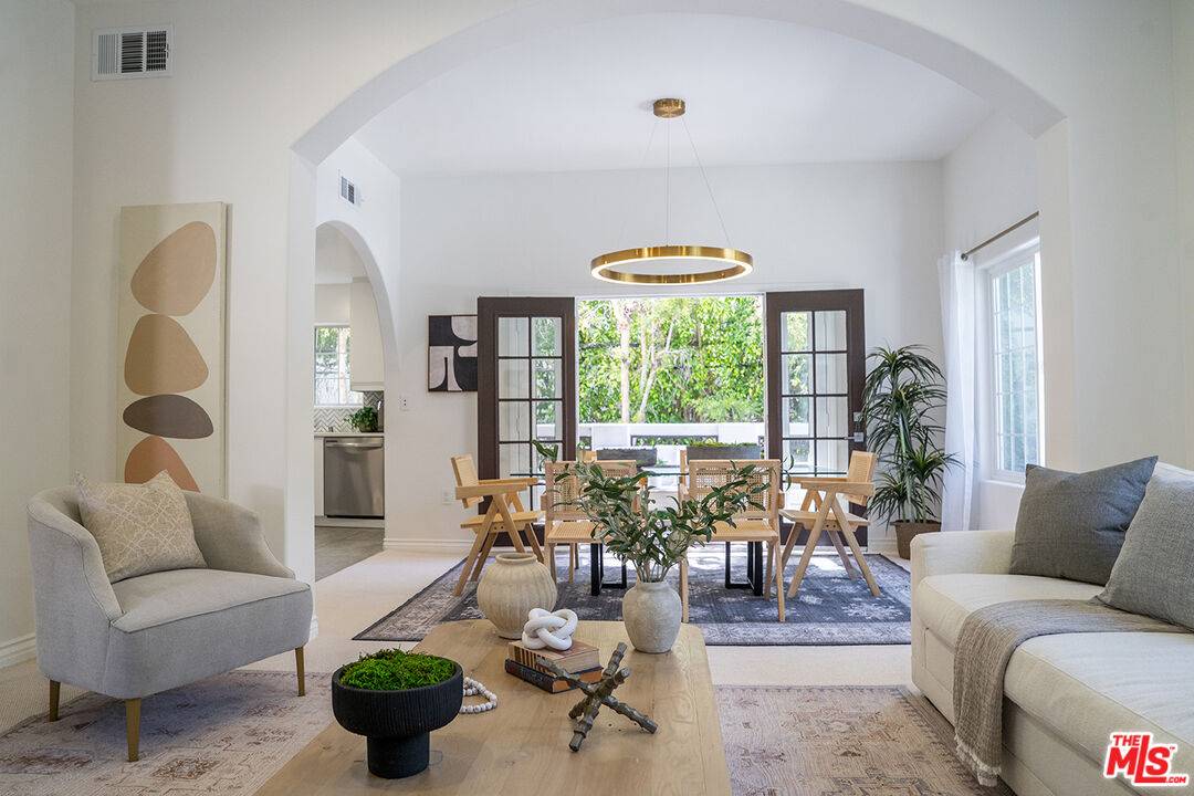 1515  N Fairfax Ave 2BR Hollywood Hills East La