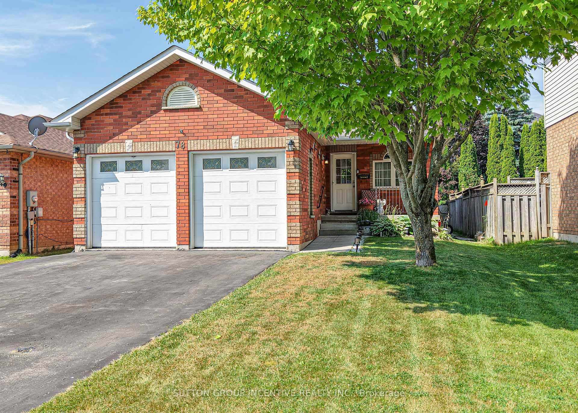 Welcome to this beautifully maintained and landscaped bungalow, ideally situated on a level lot in the desirable Westridge neighbourhood of Orillia.