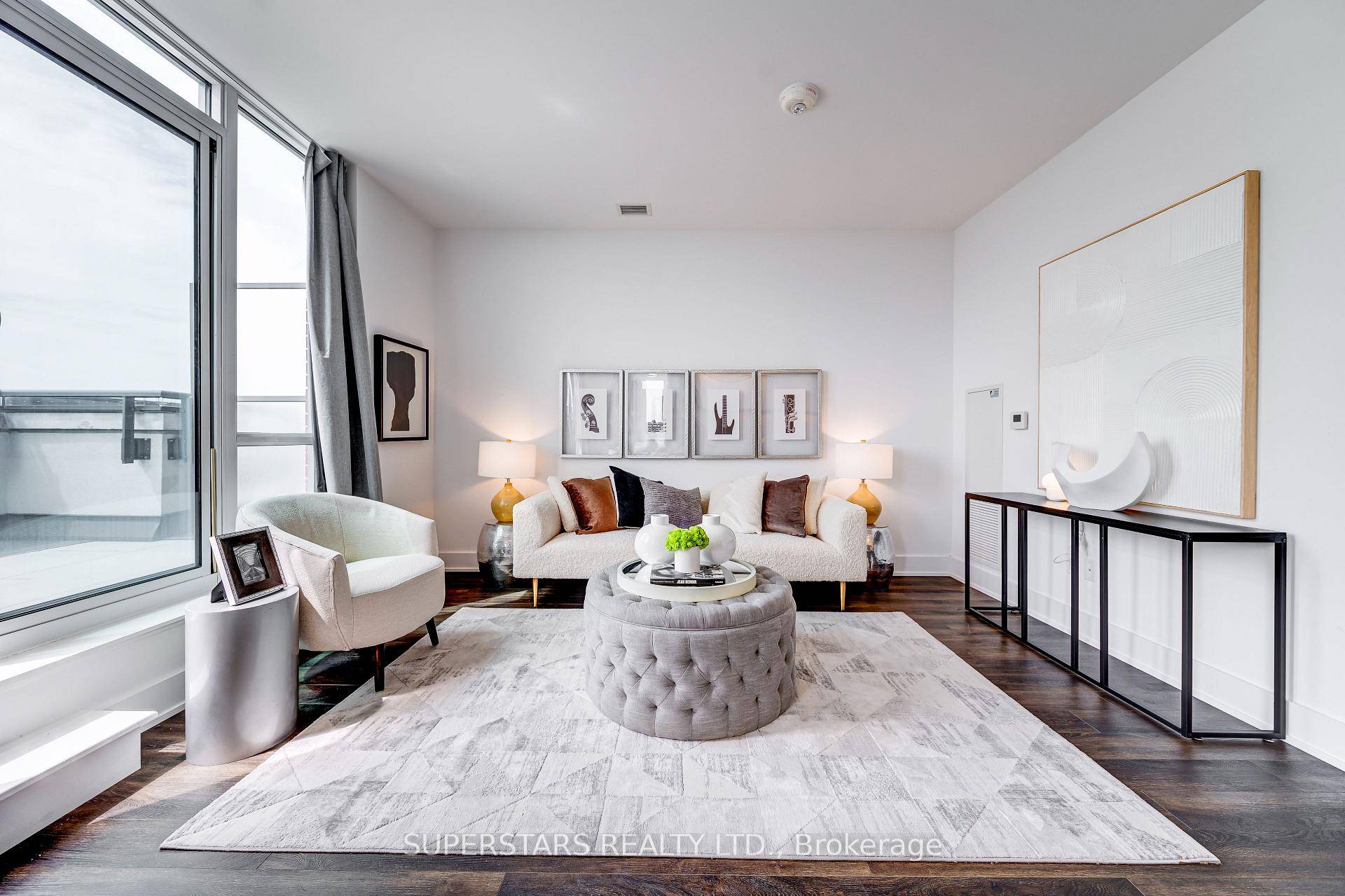 Stunning and Rare Luxury Penthouse Unit at Southside Condos !