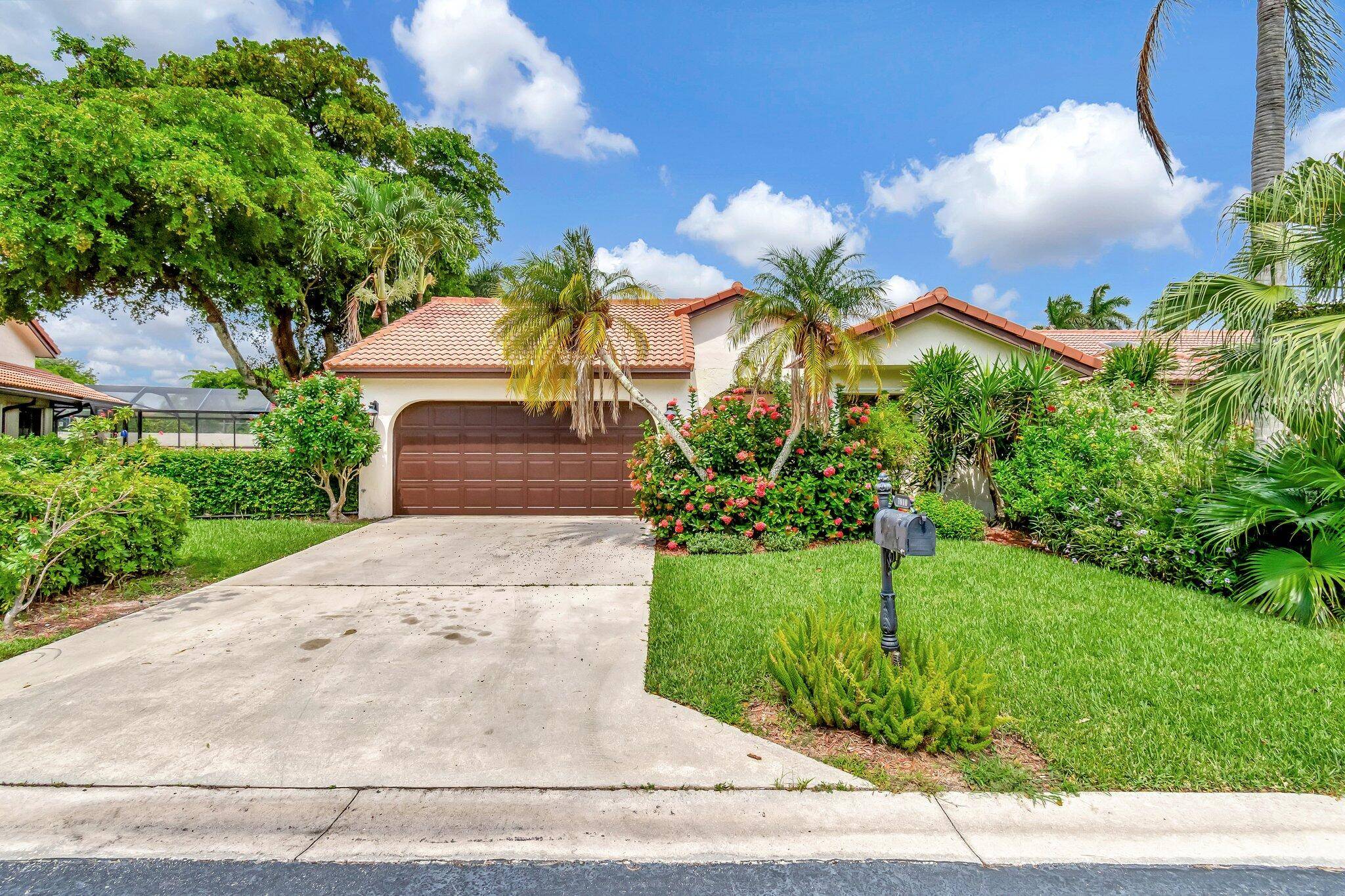 Nestled on a quiet cul de sac in the sought after community of Villa Nova, this beautifully updated home offers the perfect blend of style, comfort, convenience.