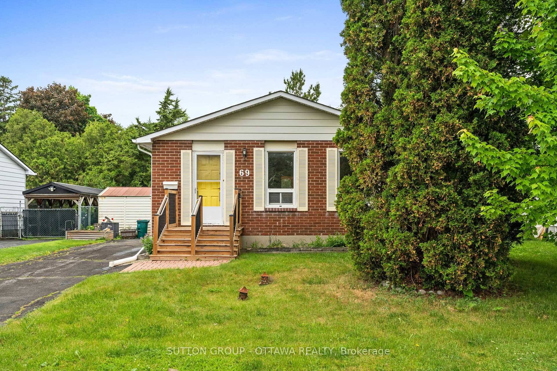 Welcome to 69 Glamorgan Drive A Charming Bungalow in Glen Cairn, Kanata !