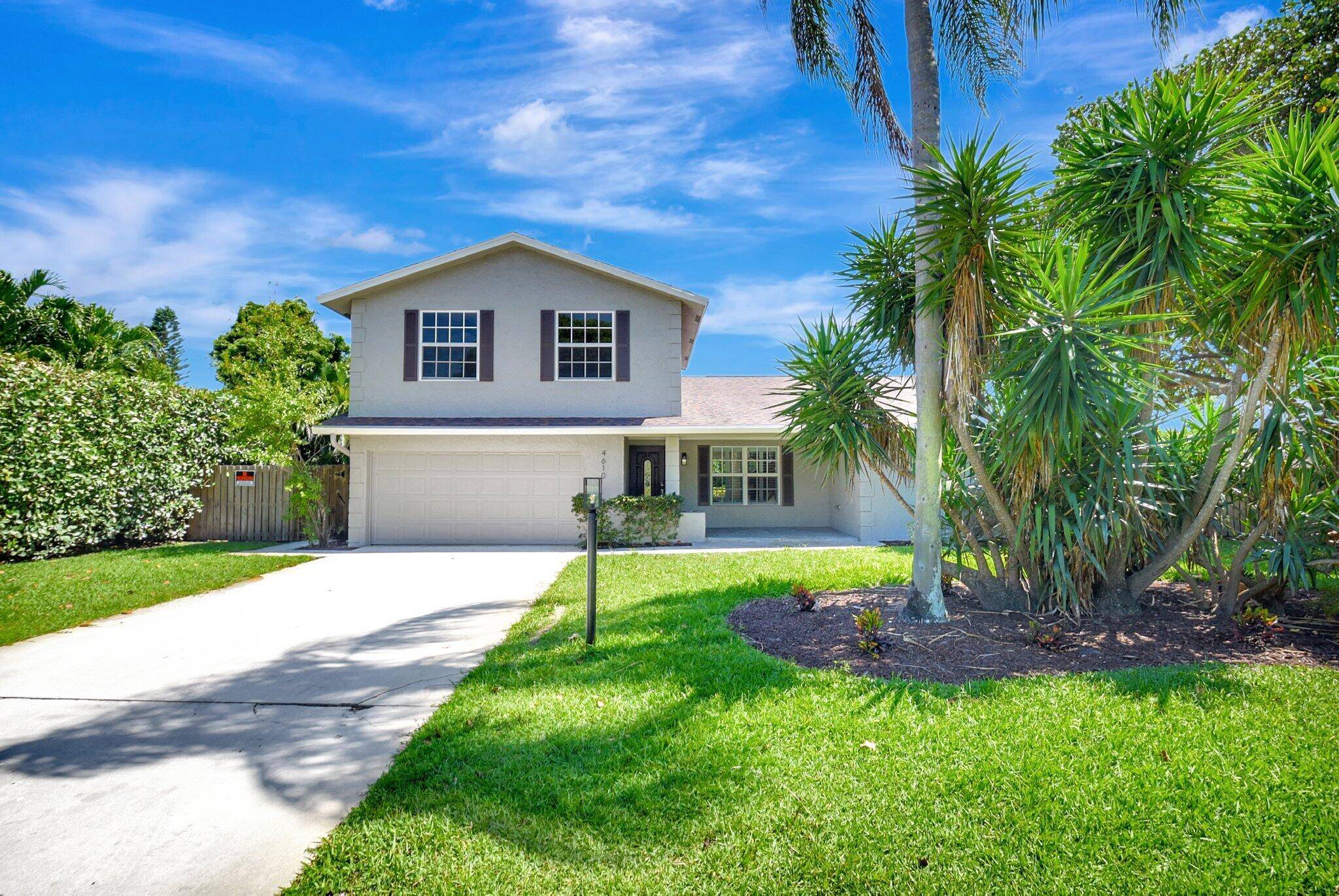 RENT NOW ! Stunning refurbished home in the highly sought after Golf Club Estates, this cozy home is spacious and inviting that offers the perfect blend of luxury, convenience, and ...