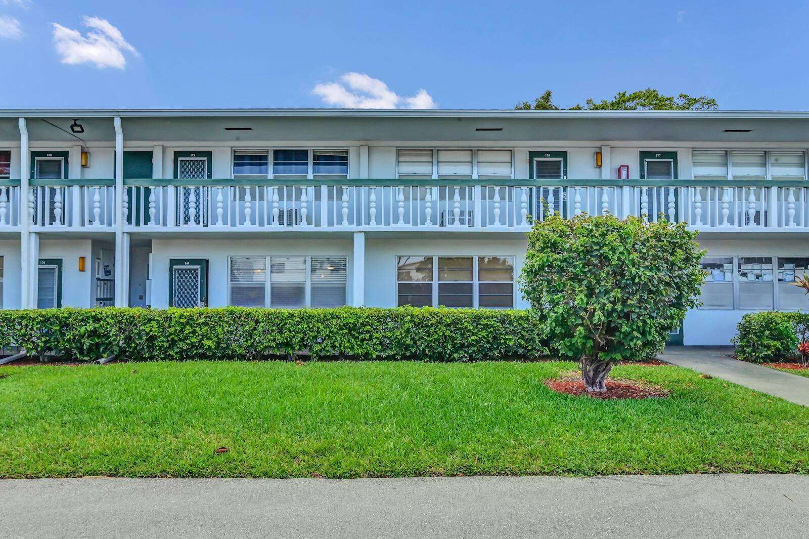 MOVE IN READY 1st Floor Condo in Vibrant 55 Community !