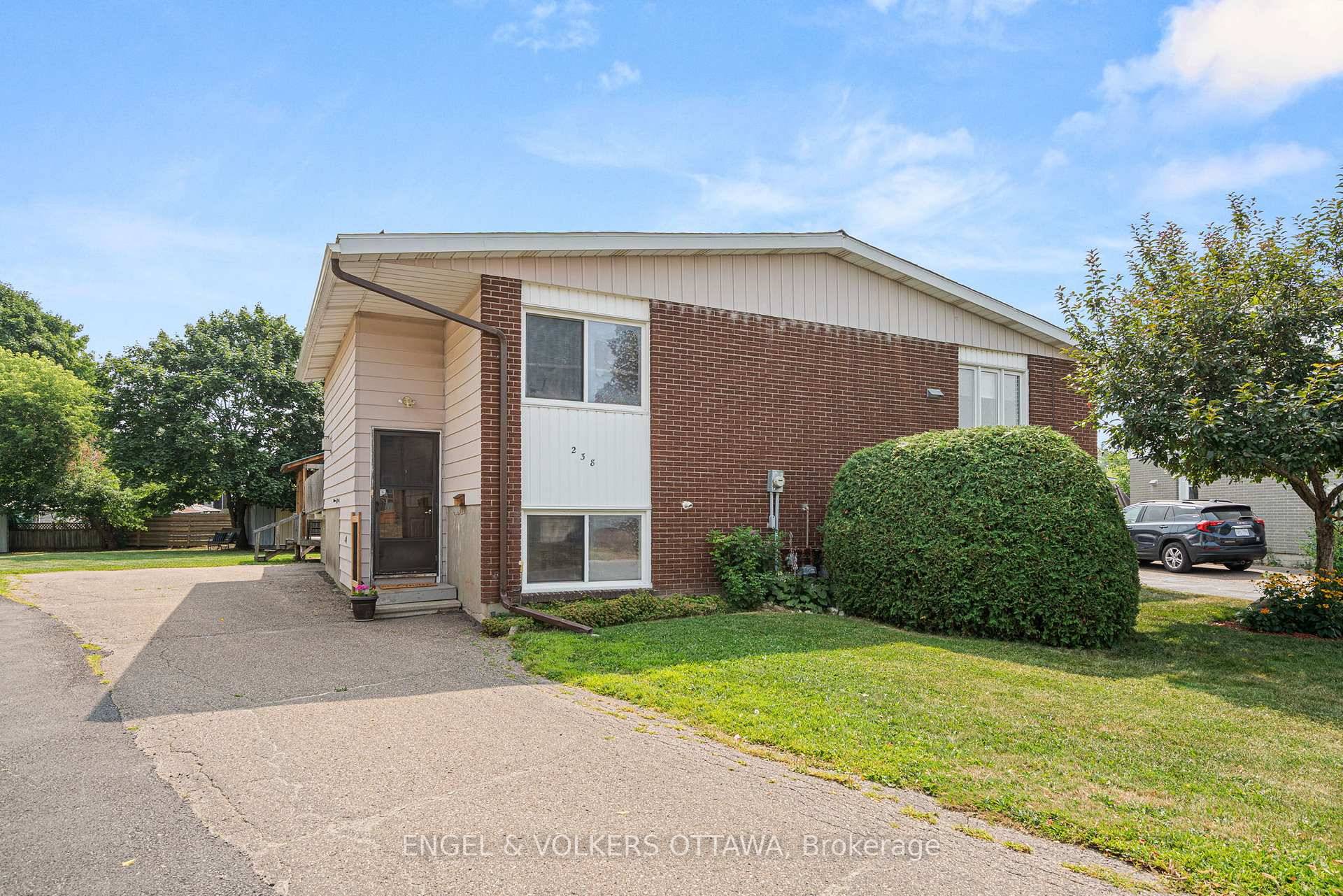 Discover the perfect blend of comfort and outdoor living in this inviting 3 bedroom semi detached home, ideally located in an excellent neighbourhood close to parks, schools, and amenities.