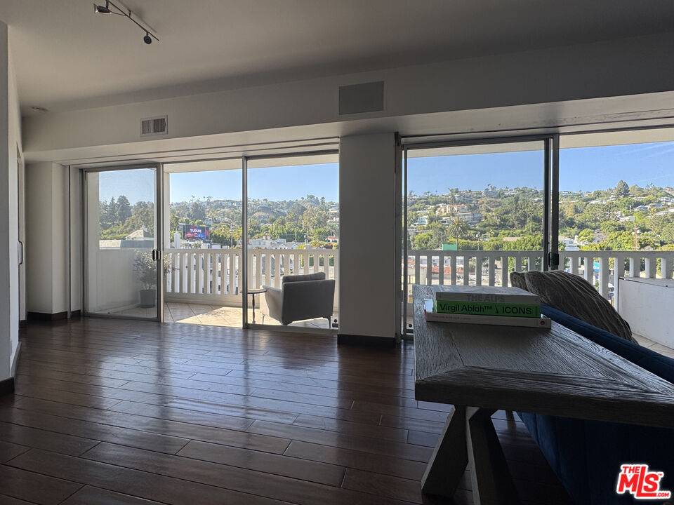 999 N Doheny Dr 2BR Sunset Strip La