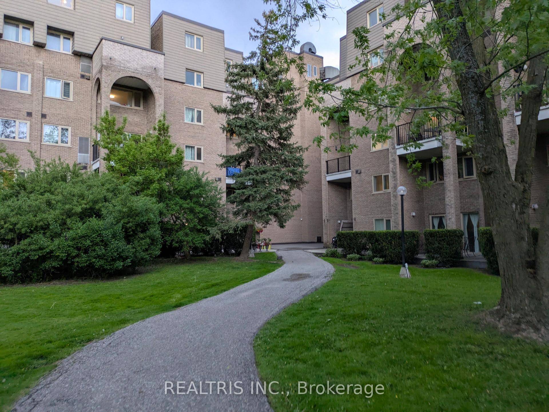 Tridel Built Rare South Facing 2 Storey Suite In The Heart Of Hillcrest Village.
