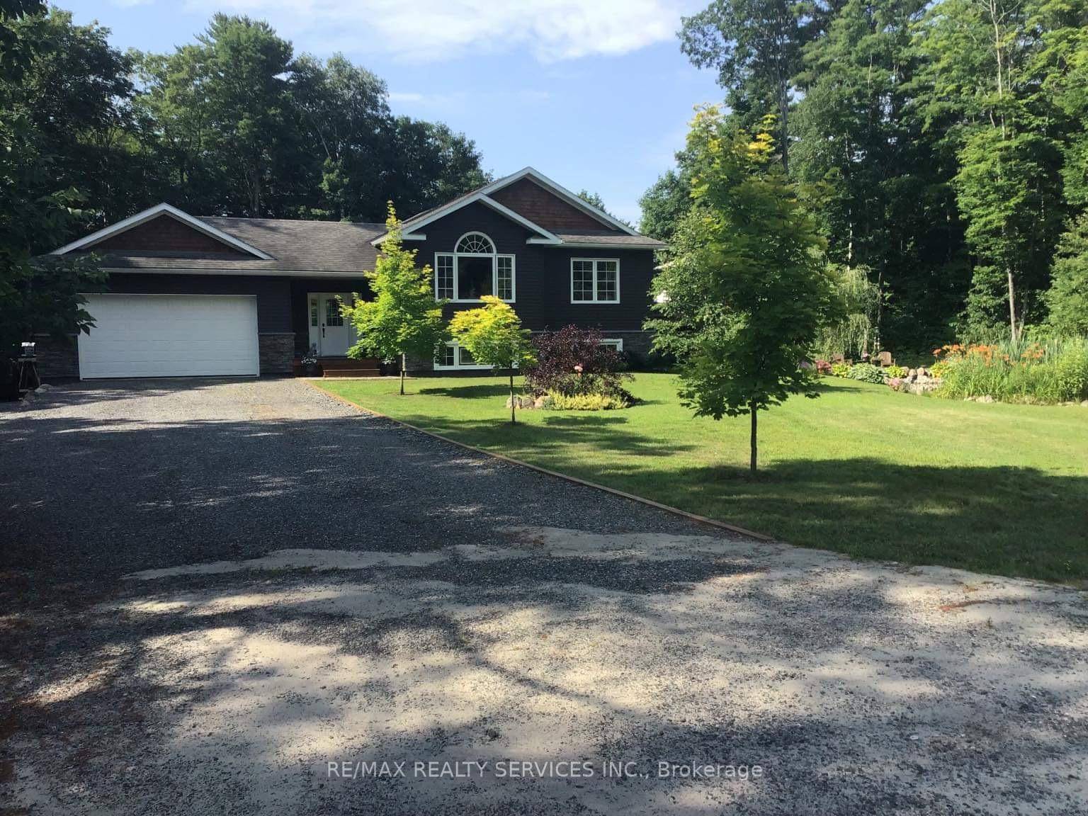 Stunning ! Raised Bungalow with w o basement.
