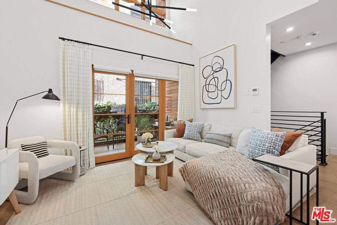 1035 N Vista St 3BR Hollywood Hills East La