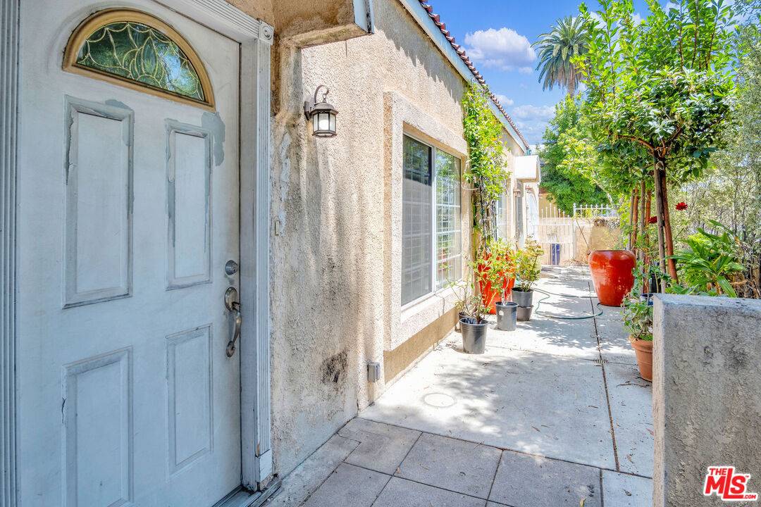 7275   Fountain Ave 2BR Hollywood Hills East La