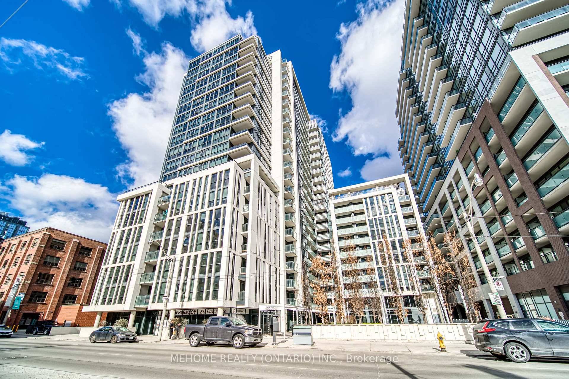 862 Sqft Bright amp ; Spacious 2 Bed, 2 Bath Condo In The Ivory.