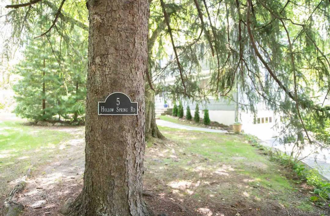 An excellent opportunity to live in this spacious 5 bedrooms and 2.