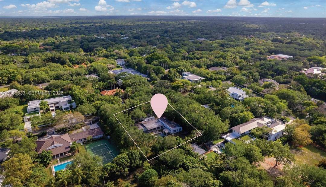 Welcome to one of the best opportunities in North Pinecrest !
