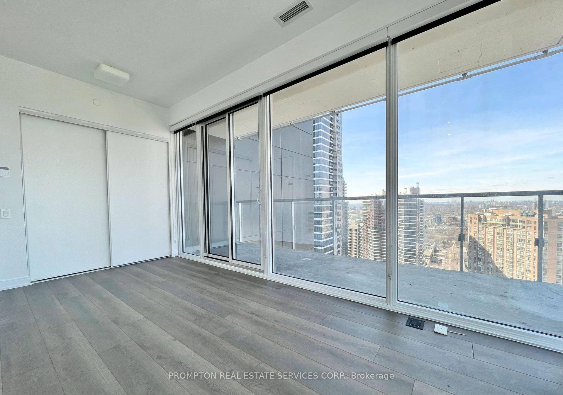 Luxurious Gloucester On Yonge W Direct Access To Subway, Steps To UofT amp ; TMU !
