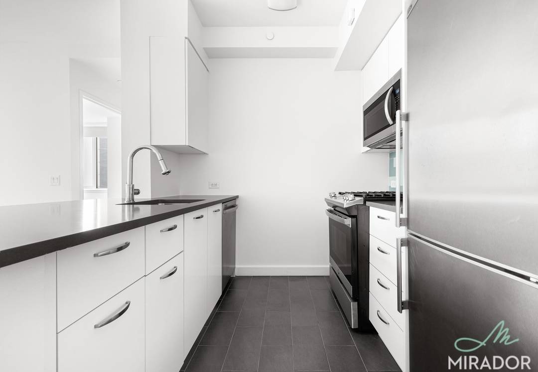 A groundbreaking green building with a striking glass and metal facade, 80 Dekalb rises 36 stories in the heart of Fort Greene, at the intersection of downtown and brownstone Brooklyn.