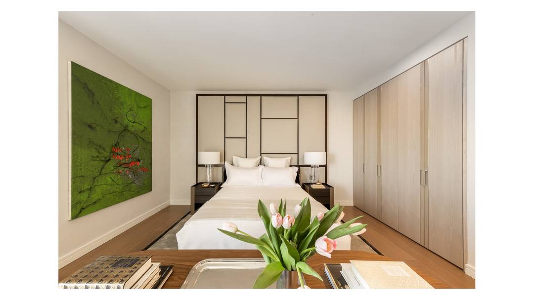 Residence 73C at The Greenwich by Rafael Vinoly is a high floor studio showcasing magnificent southern exposures and views of the New York Harbor and the Verrazano Bridge.