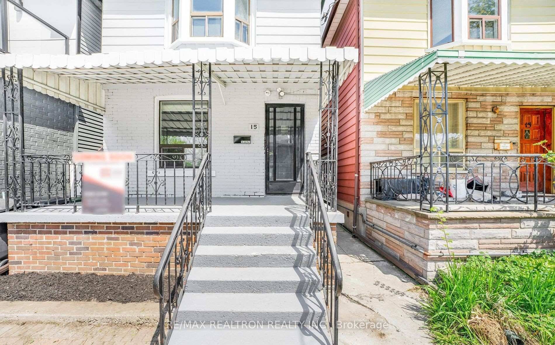 Welcome to 15 Ferrier Avenue, a beautifully renovated upper level rental in a prime Danforth location.