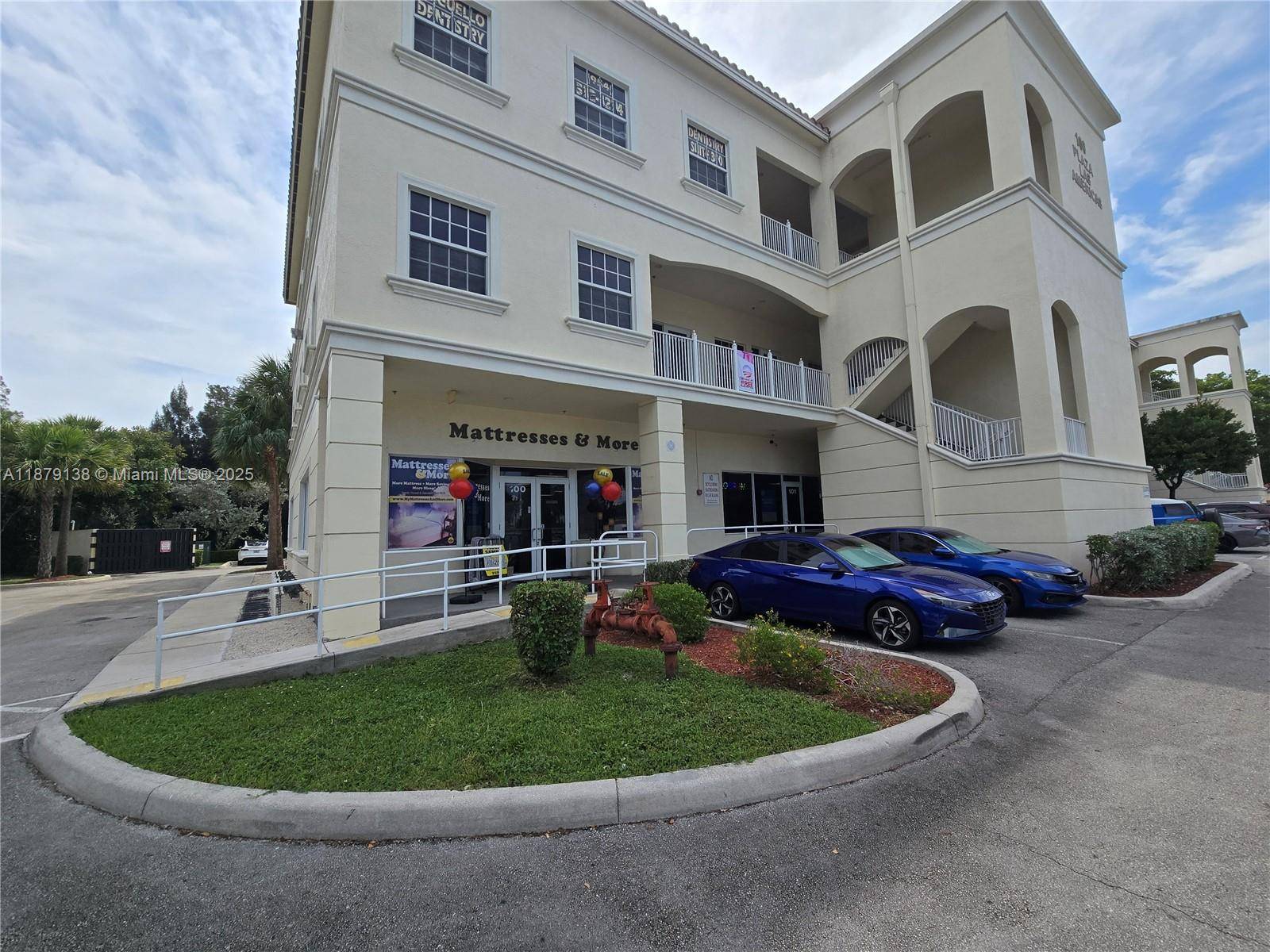 Retail office condo unit available in Margate s Plaza Las Americas !