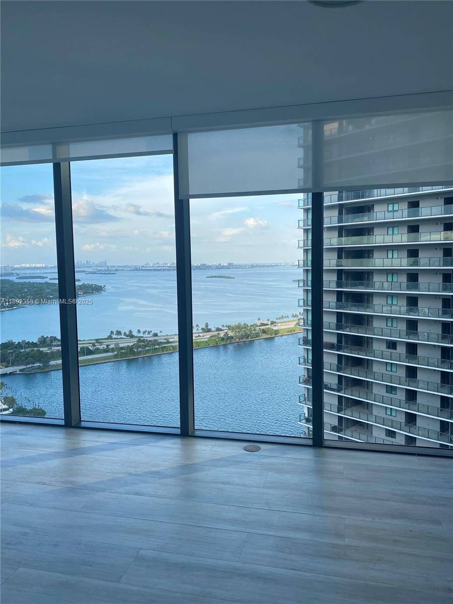 Amazing 1 Bedroom 1 1 2 Bathroom Condo on the 31st floor, corner unit, views of the Bay and the City.
