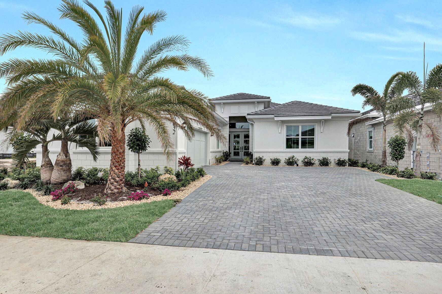This beautiful Shelby home is move in ready and boasts designer appointed features and upgraded interior finishes throughout.