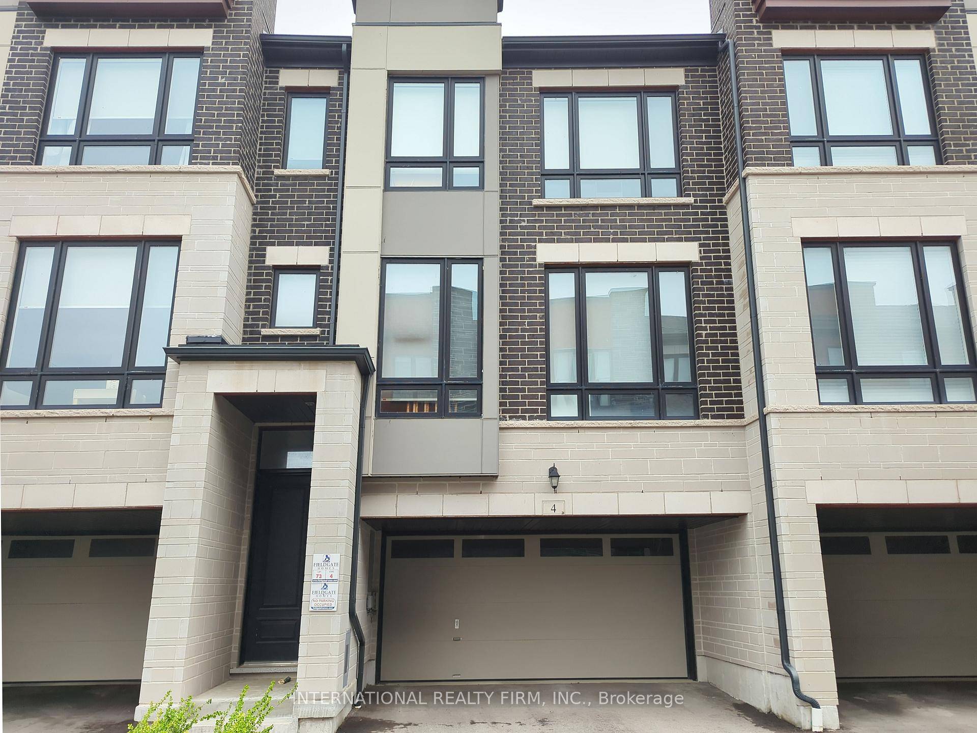 Lakeside Living in Whitby's Sought After Waterside Villas !