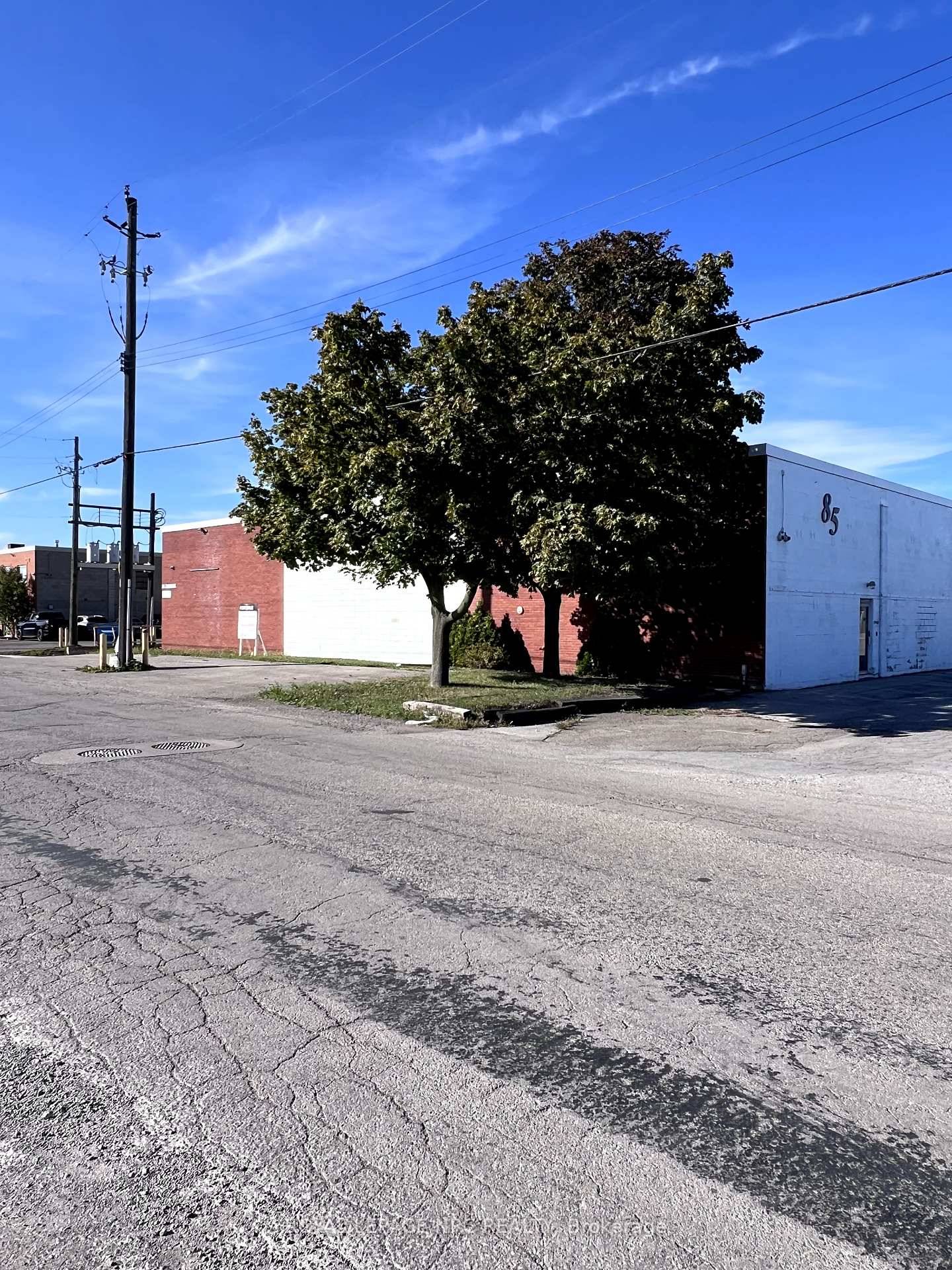Freestanding industrial building with 35, 257 sq.
