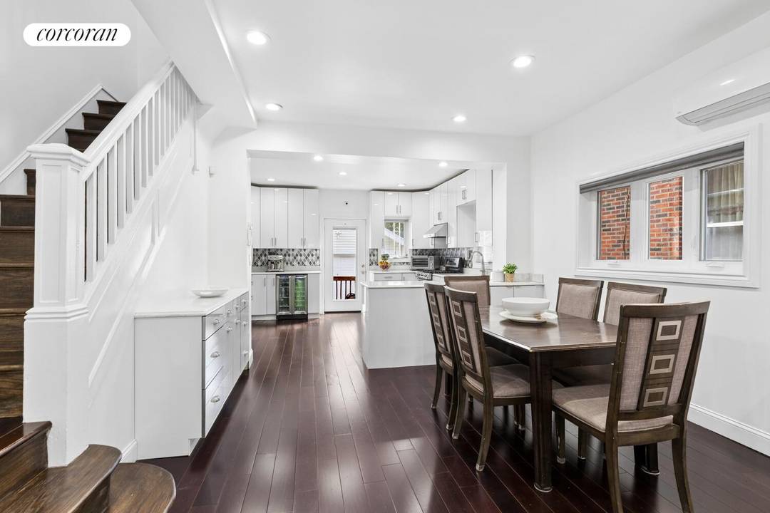 3 Bedrooms flex 4 2 1 2 Bathrooms Finished Basement Driveway and Parking Solar Panels Mini Split A C Welcome to 28 Bulwer Place, a beautifully updated 3 bedroom 2.