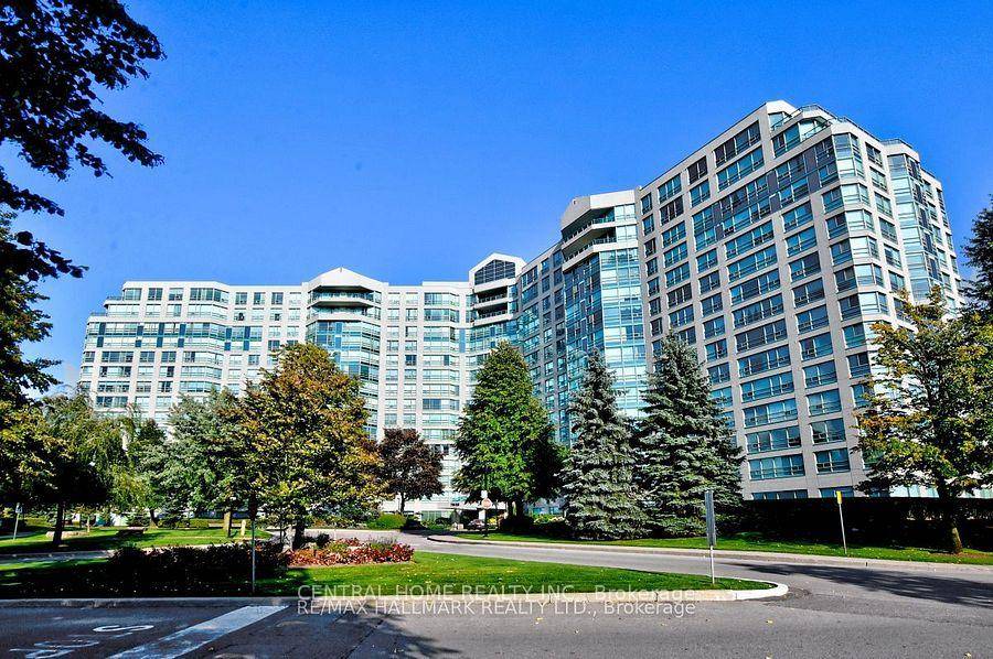 Gorgeous bright amp ; spacious 1187 SF located in a prime location of Bayview Ave.
