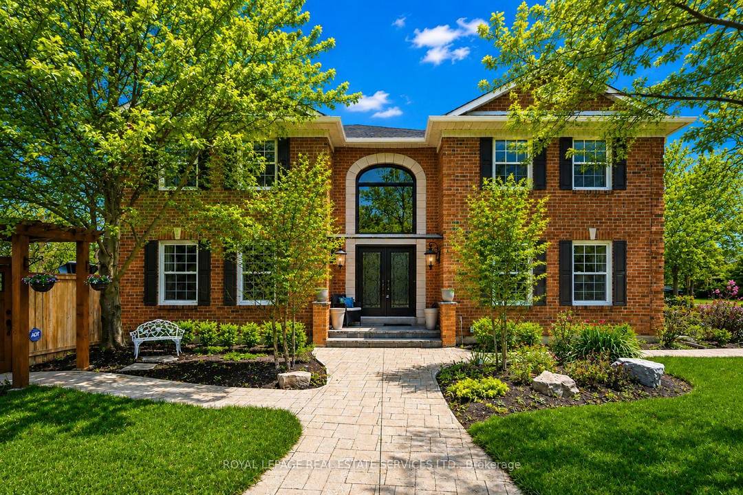 PREMIUM RAVINE LOT IN SOUGHT AFTER GLEN ABBEY !