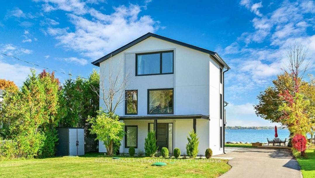 Looking for your perfect summer escape from city with the beautiful lake Simcoe view ?