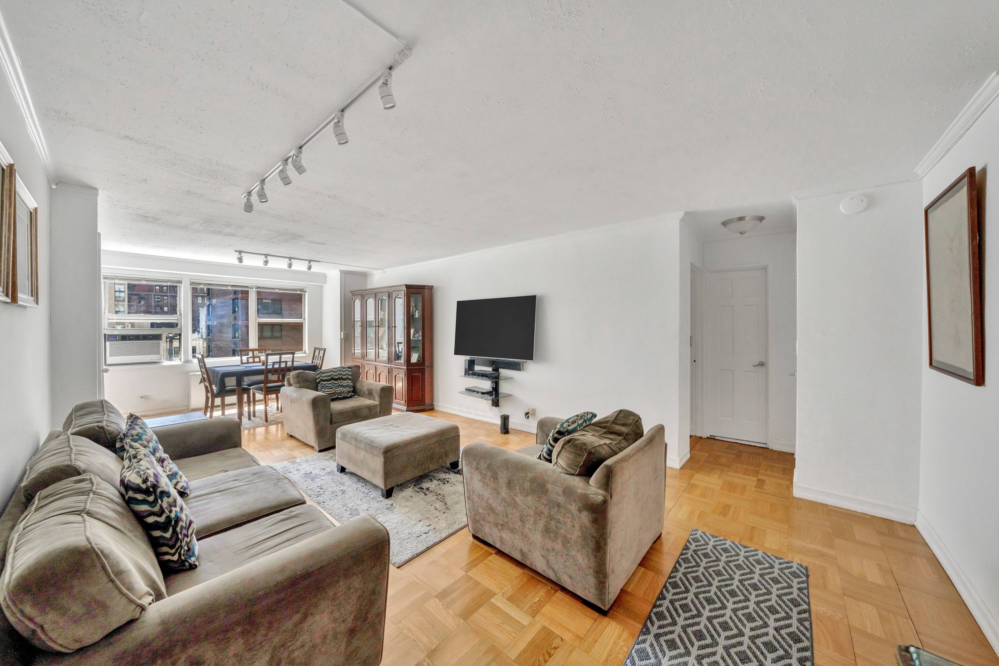 Rarely available 3 Bedroom 2 bath Condo with Washer and Dryer in the Warren House Enjoy elegant apartment living with exceptional amenities and stunning city views from this generous three ...
