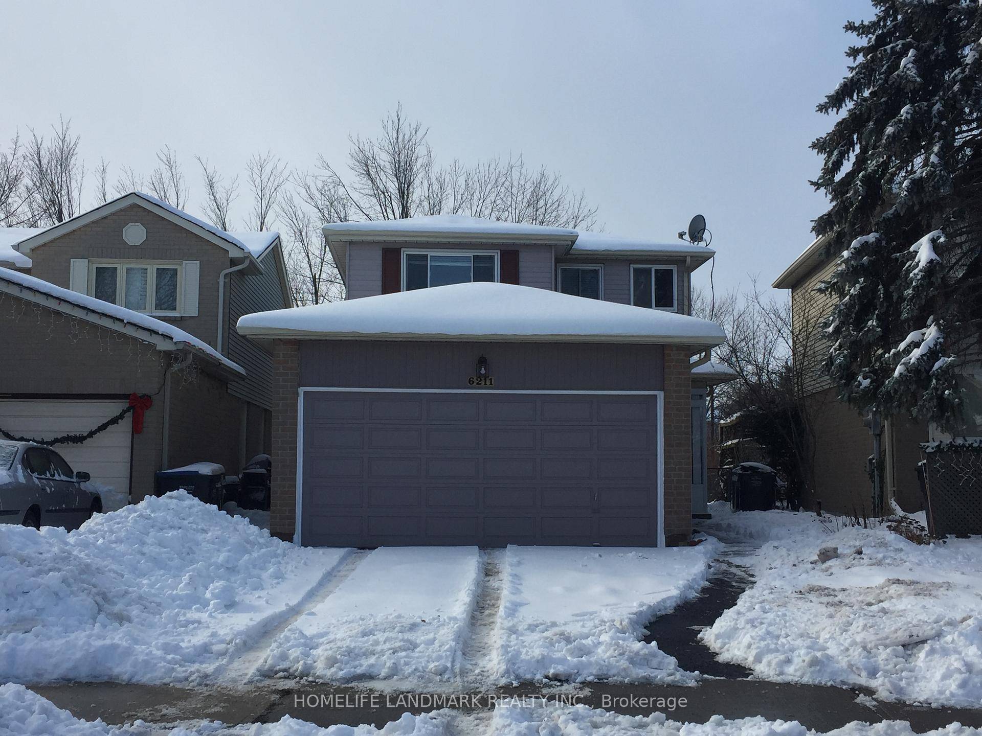 Beautifully Updated Home In Quiet amp ; Safe Neighbourhood.