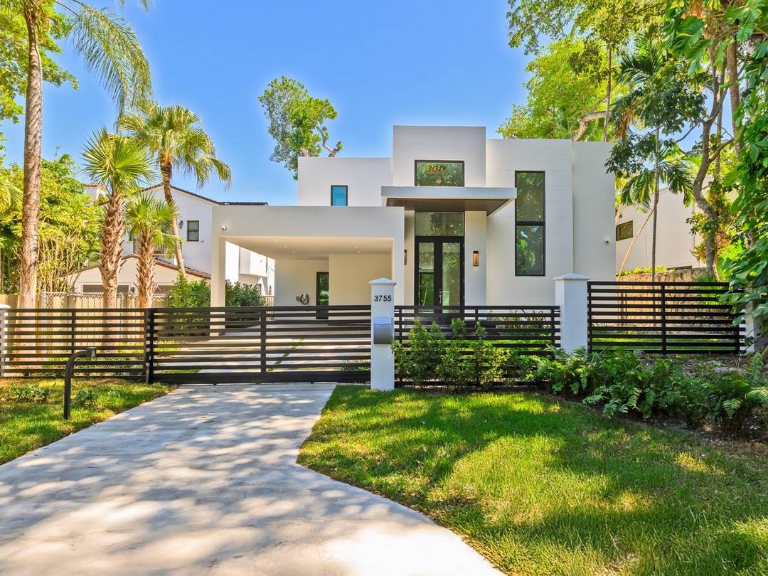 BRAND NEW TWO STORIES CUSTOM BUILD HOME WITH 5 SPACIOUS EN SUITE BEDROOMS.