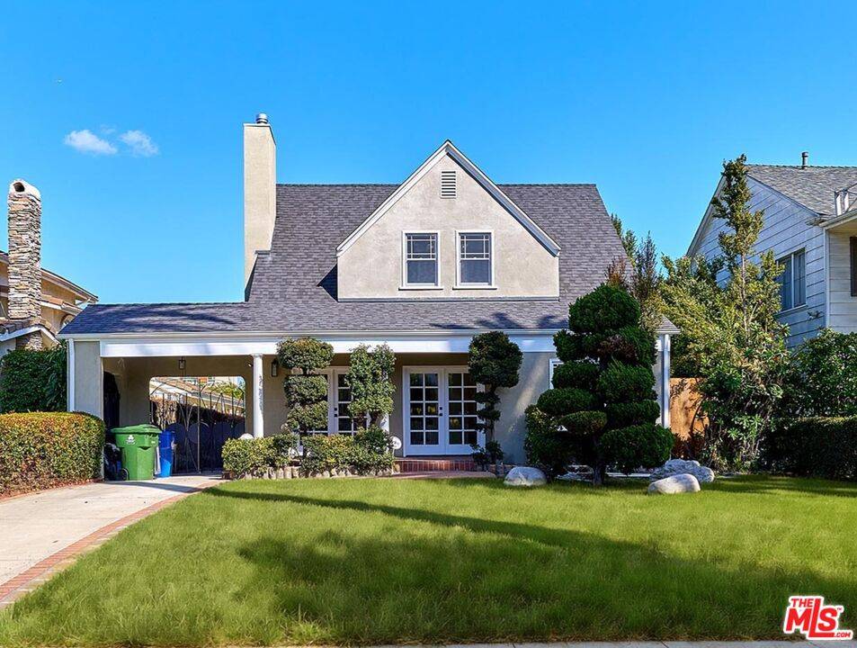 916  S Victoria Ave 4BR La