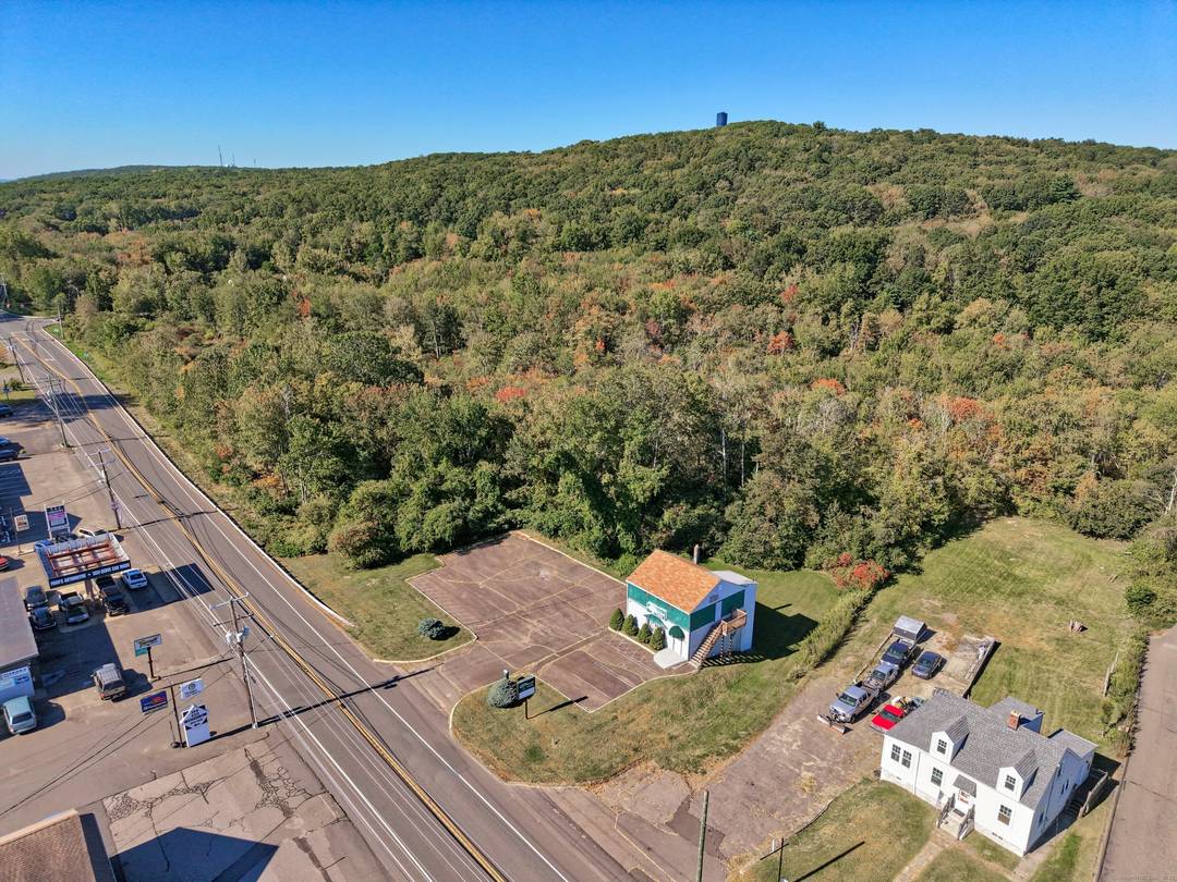 High Visibility, High Return Opportunity available with this legacy property on one of the region's most traveled thoroughfares, with an approximate impressive 30, 000 40, 000 vehicles passing daily.