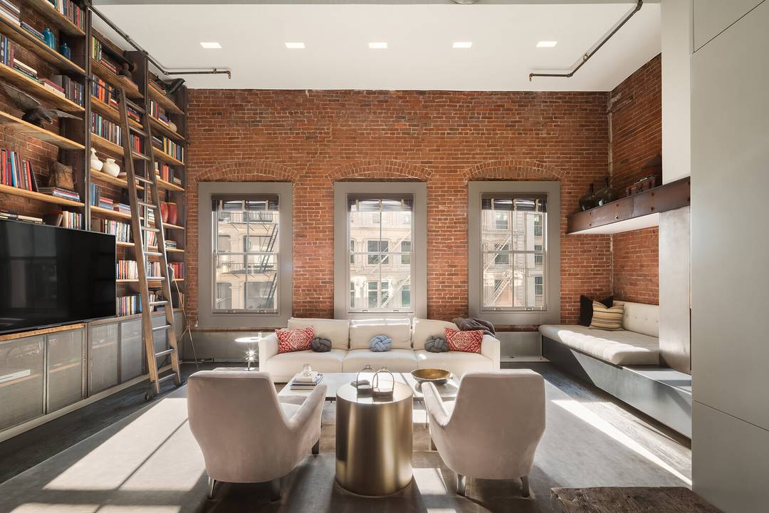 ONE OF A KIND RENOVATED TRIBECA PENTHOUSE LOFT WITH EXPANSIVE PRIVATE ROOF TERRACE CAST IRON ARCHITECTURE PERFECTLY BLEND HISTORIC DETAILS WITH MODERN LIVING OPEN SKYLINE VIEWS TO THE EMPIRE STATE ...