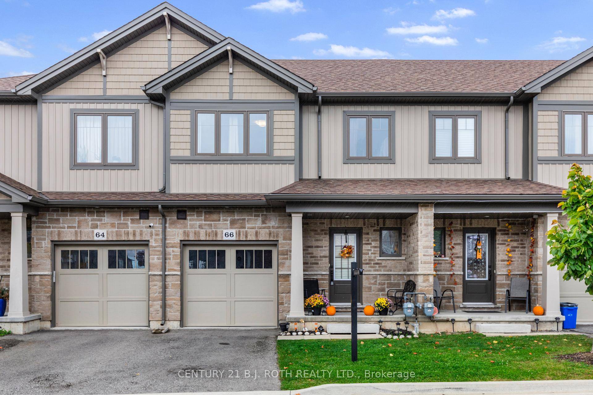 Beautifully upgraded 3 bedroom, 4 bathroom home in the family friendly neighbourhood of Stepping Stones, with excellent schools, community centre, walking trails, and parks.